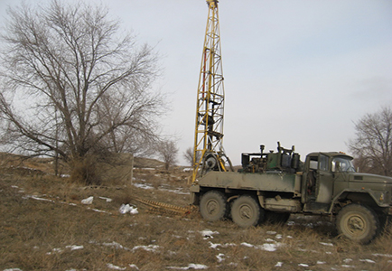 Бурение скважин под опоры ЛЭП в Казахстане